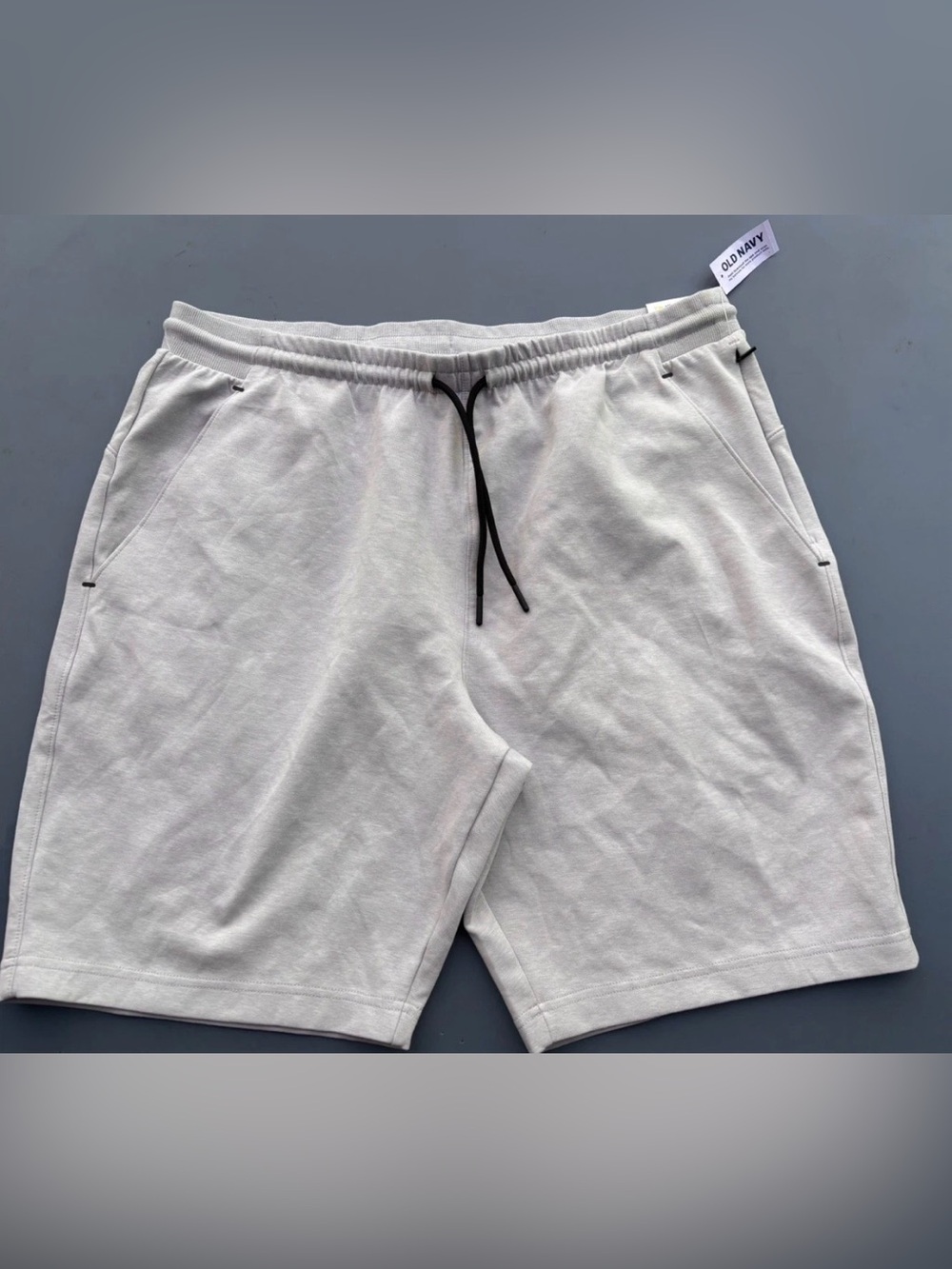 Old Navy Men’s Light Gray Dynamic Fleece 9” Inseam Athletic Shorts size XL NWT